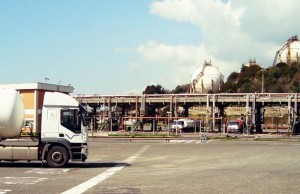 azienda petrolifera- Ponte di carico carburante
